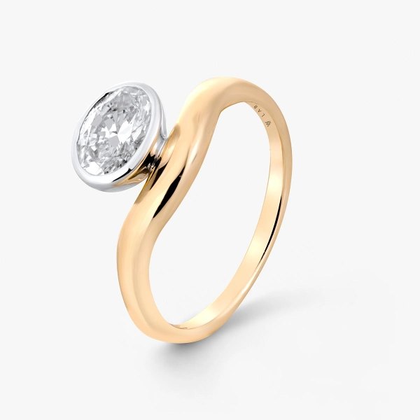 Pierścionek złoty z diamentem Nuova W.KRUK