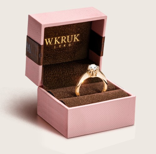 Pierścionek zaręczynowy